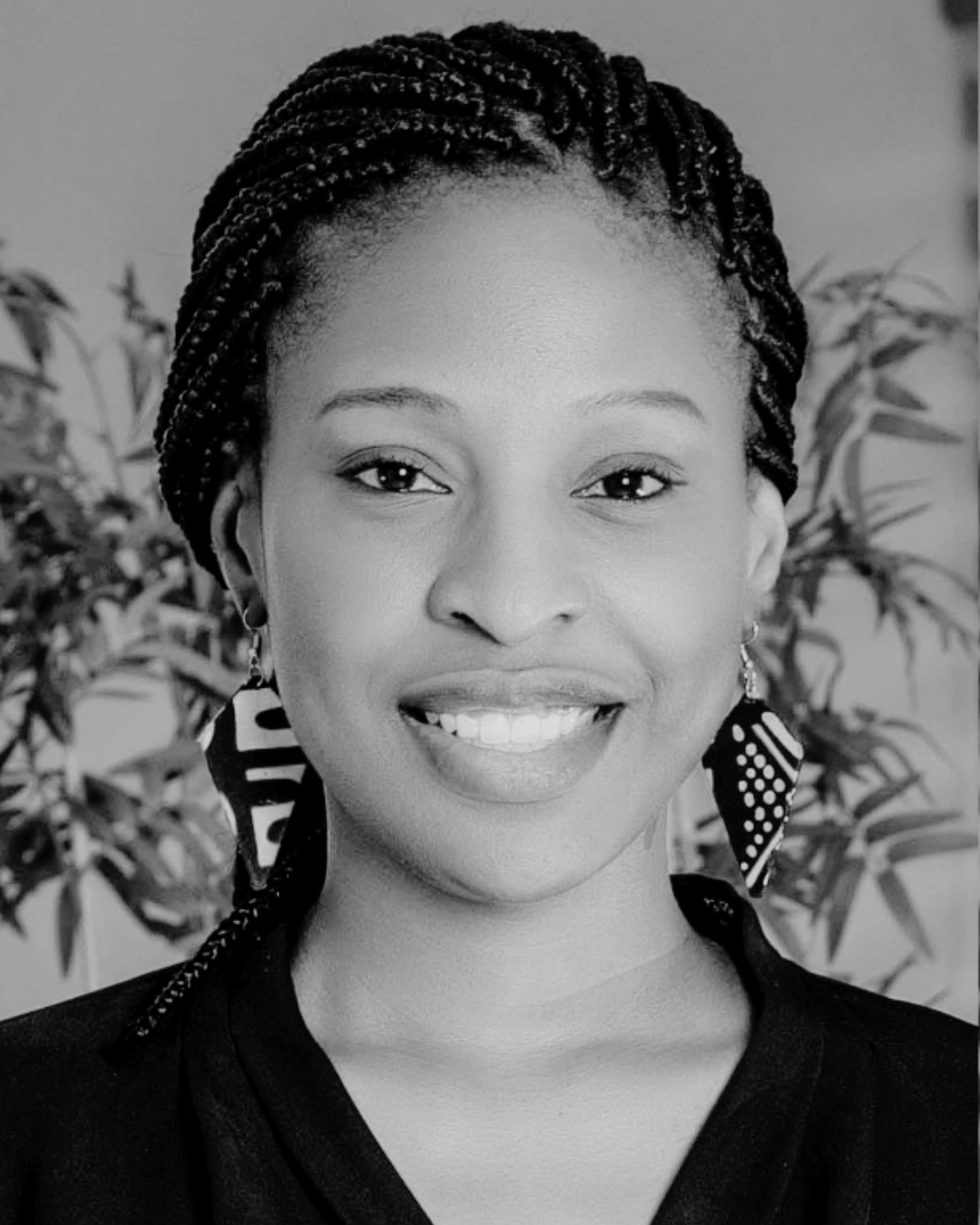 headshot image of Lise Birikundavyi